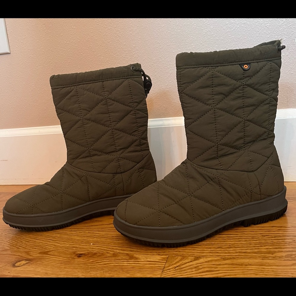 Bogs Snowday boots NWT size 6